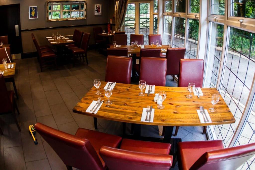 Burscough Briars Hall Hotel מראה חיצוני תמונה