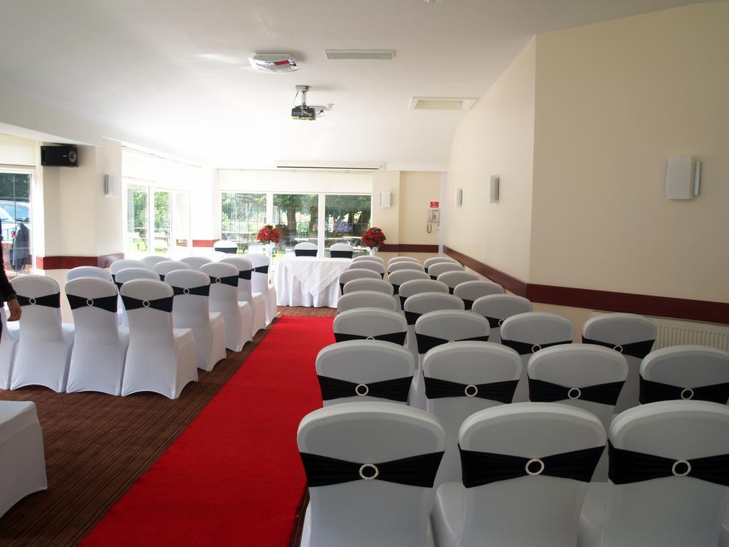 Burscough Briars Hall Hotel מראה חיצוני תמונה